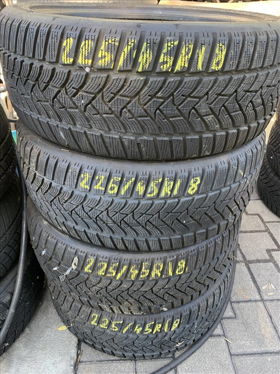  225/4518" újszerű Dunlop téli gumi  1. kép