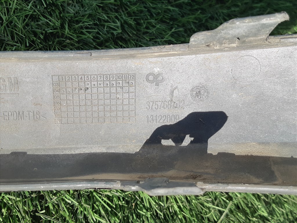 Bontásra: Opel Astra H Enjoy 1.6 benzin, hátsó lökhárító bal oldlai díszléc, lökhárító ív  13122009 375768302 5. kép