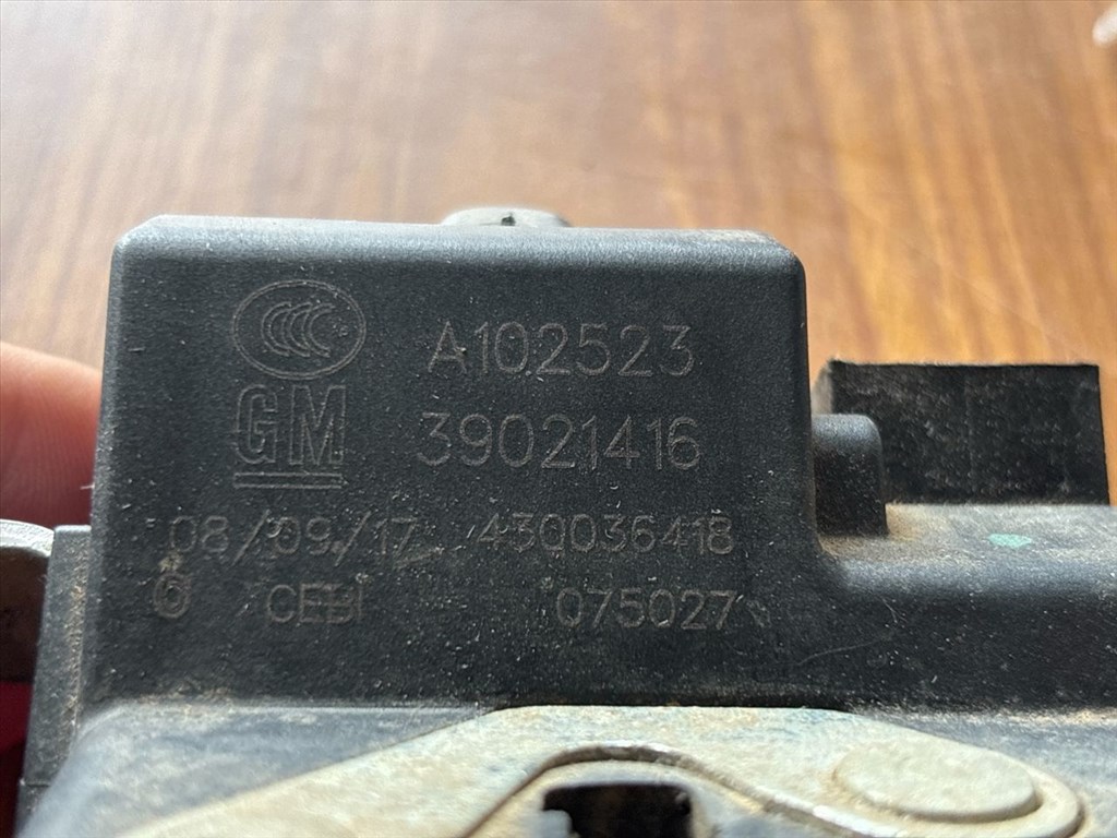 Opel Corsa E Csomagtérajtó Zárszerkezet 9562 , 39021416 3. kép