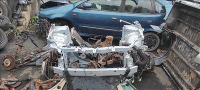 Toyota Auris (E150) Homlokfal toronynál vágva.