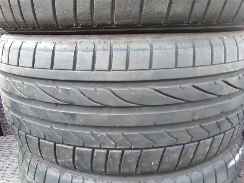  215/40R17 Bridgestone Potenza RE050A nyári gumi garnitúra 3. kép