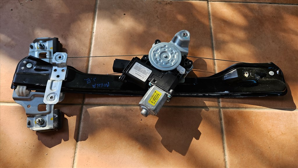 Opel Mokka Jobb első ablakemelő  1. kép