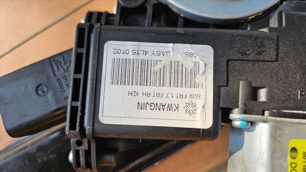 Opel Mokka Jobb első ablakemelő  3. kép