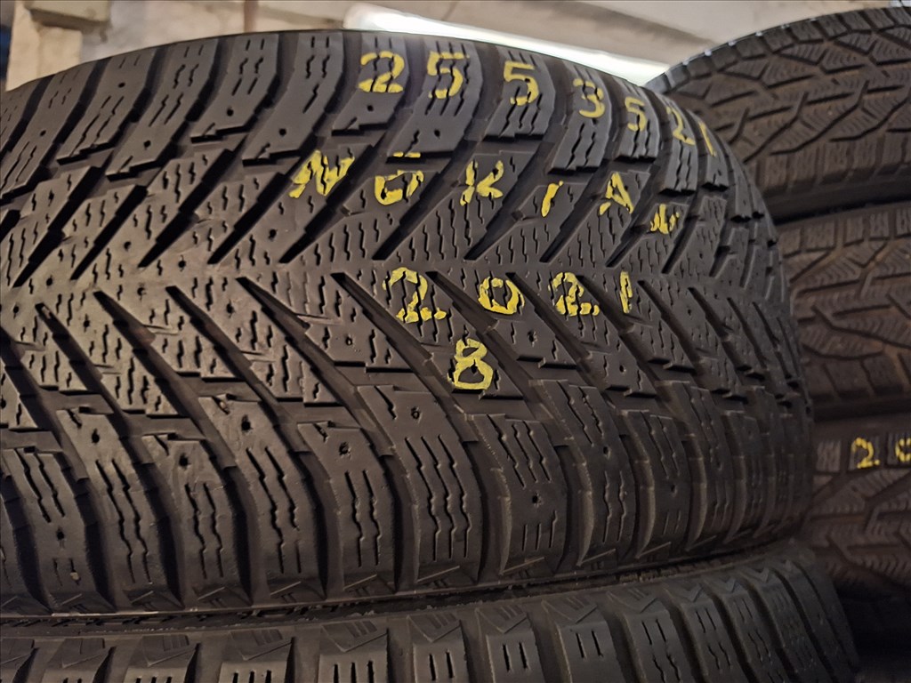  255/35/21"  Nokian téli gumi  1. kép
