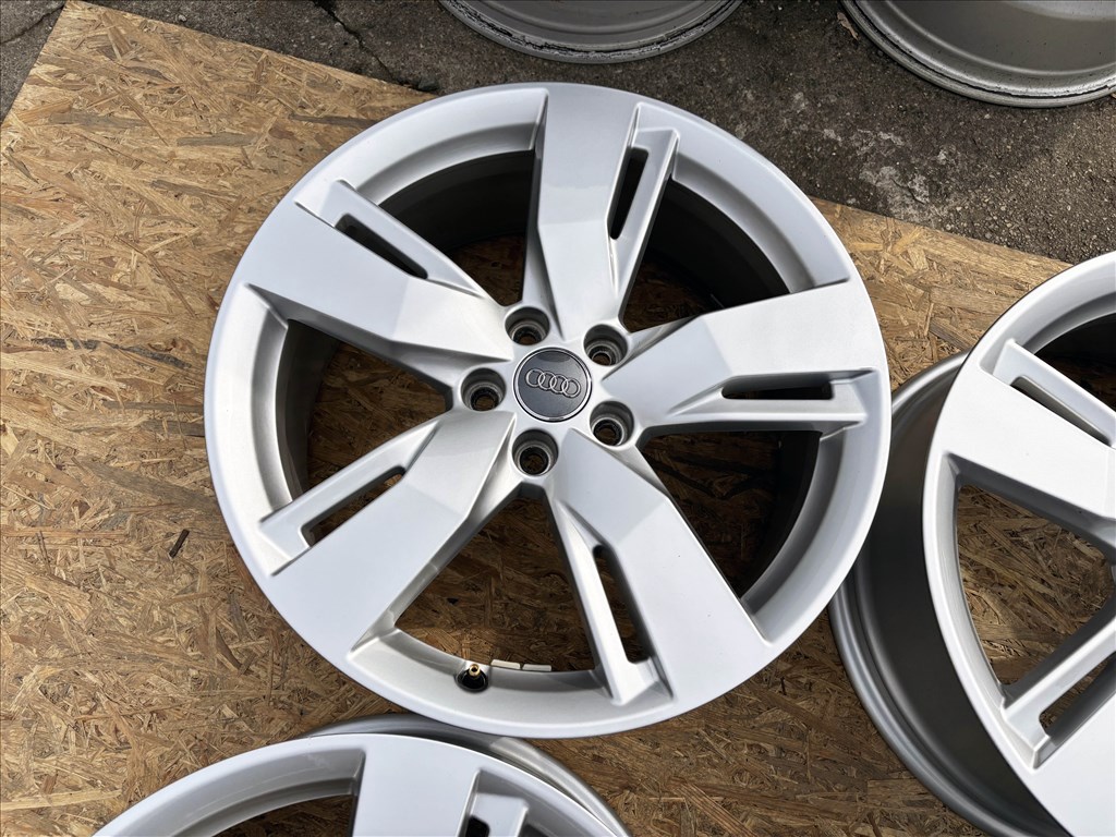 Audi Q5 19" 5x112 gyári alufelni eladó 19 coll A4 A6 A8 4. kép