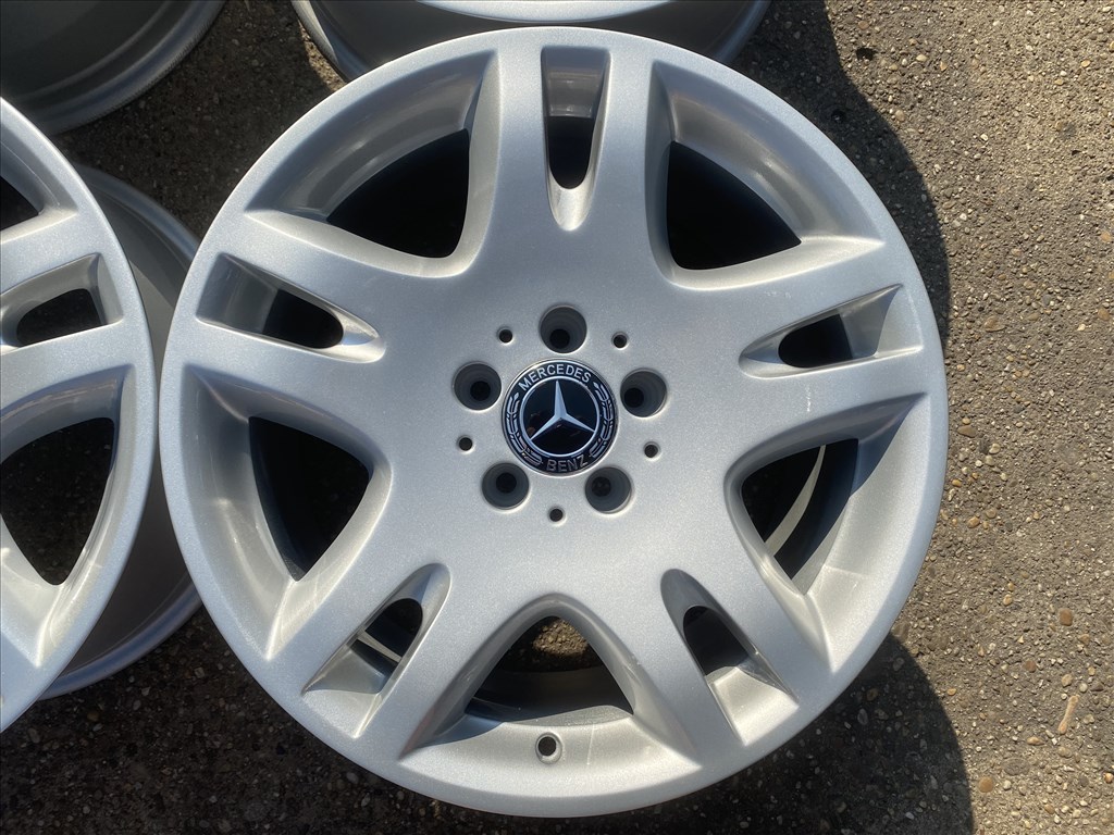 4db gyári 17″ Mercedes-Benz E211 alufelni. (4072) 2. kép