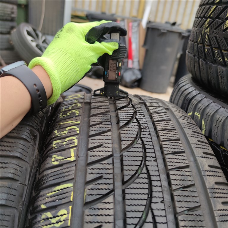  235/55 R19 Lanvigator téli gumi 89000ft a 4db/168/ 4. kép