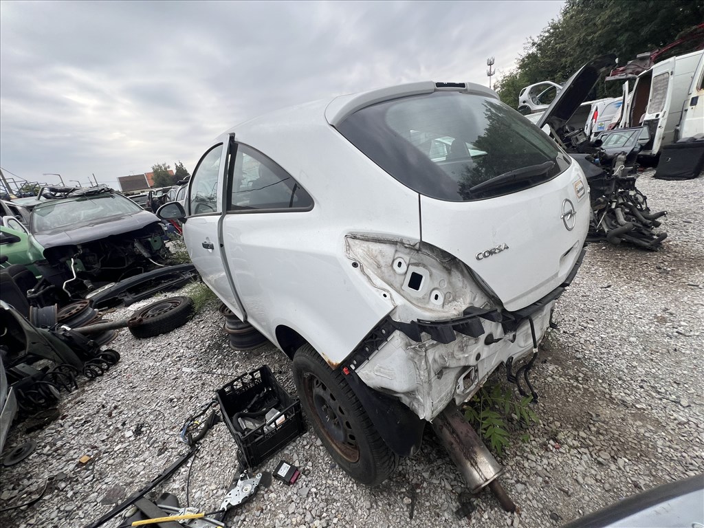 Opel Corsa C 1.4 Twinport alkatrészek eladó’ 1. kép