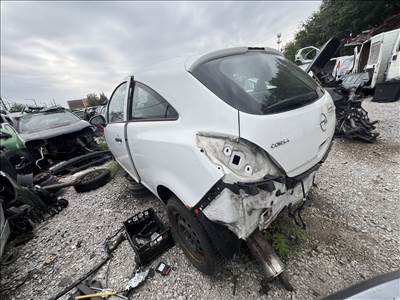 Opel Corsa C 1.4 Twinport alkatrészek eladó’