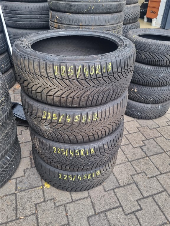  225/4518" újszerű Nexen WinGuard Sport 2 téli gumi 4db  1. kép