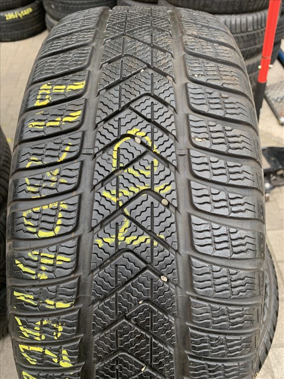  225/4019" újszerű Pirelli téli gumi  3. kép