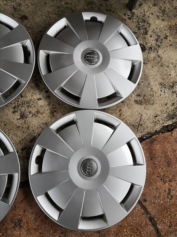 16-os Gyári Audi dísztárcsa 15000ft a 4db/7/ 2. kép