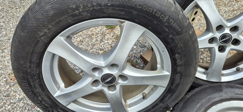  5x114.3 lyukosztású 17" használt Borbet alufelni, rajta 225/60 használt Continental téli gumi  3. kép