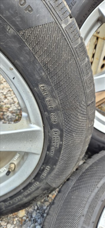  5x114.3 lyukosztású 17" használt Borbet alufelni, rajta 225/60 használt Continental téli gumi  7. kép