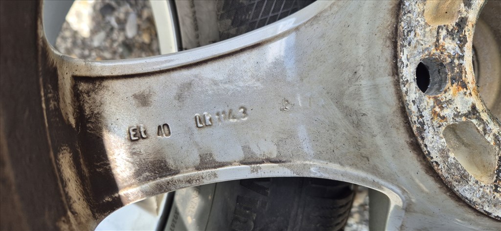  5x114.3 lyukosztású 17" használt Borbet alufelni, rajta 225/60 használt Continental téli gumi  10. kép