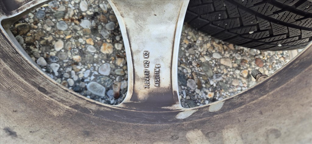  5x114.3 lyukosztású 17" használt Borbet alufelni, rajta 225/60 használt Continental téli gumi  11. kép