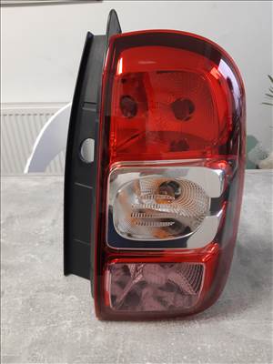 Bontásra: Dacia Duster I. 2015 Facelift1.5 Dci diesel, 66kW. jobb hátsó lámpa  uu1hsdcl653207960  k9k-612-r330433