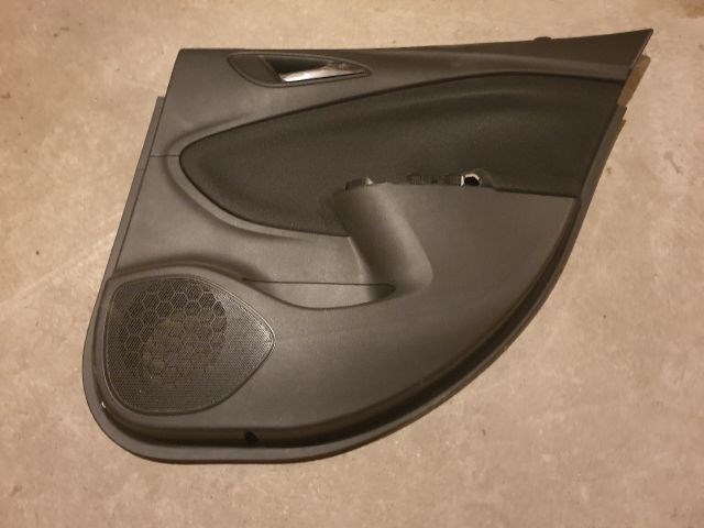 Opel Astra K Jobb hátsó ajtókárpit KOMBI 39118875 1. kép