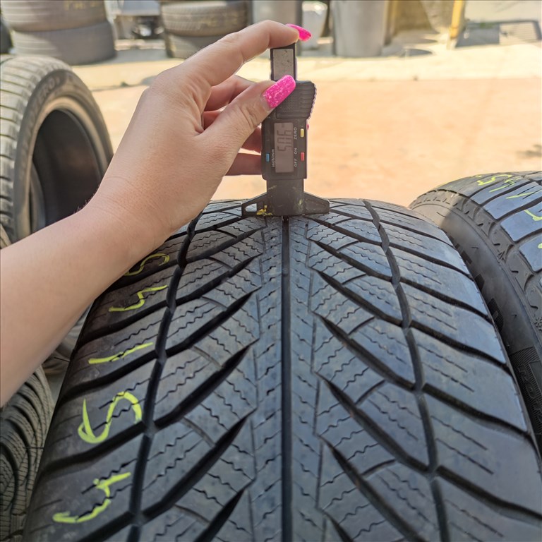 245/45 R18 Goodyear Defekttűrő téli gumi 90000ft a 4db/149/ 1. kép