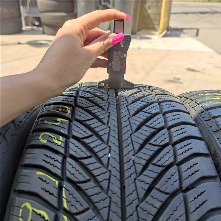 245/45 R18 Goodyear Defekttűrő téli gumi 90000ft a 4db/149/ 3. kép