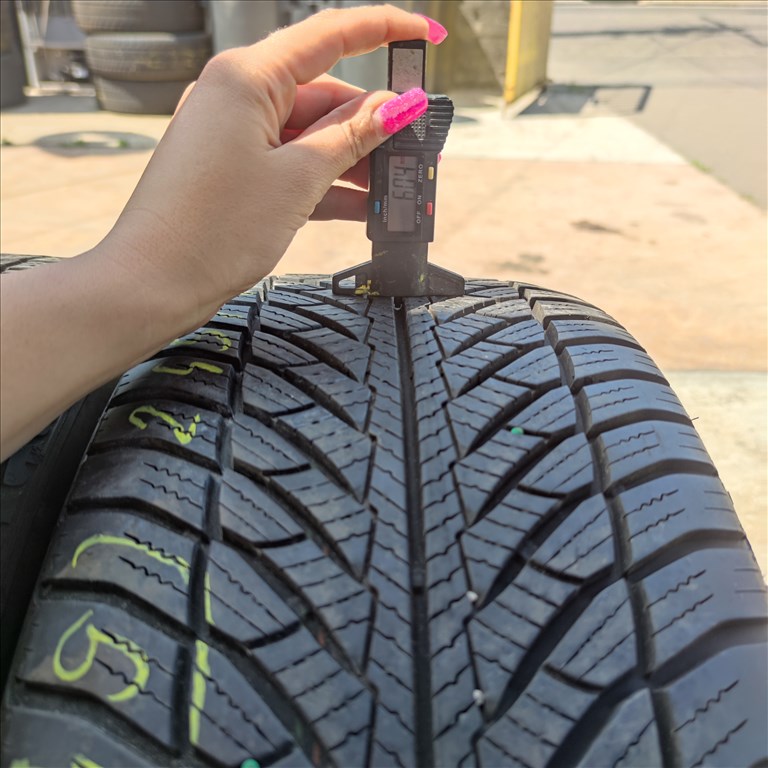 245/45 R18 Goodyear Defekttűrő téli gumi 90000ft a 4db/149/ 4. kép