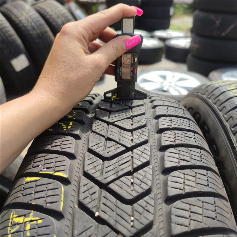 225/65 R17 Pirelli téli gumi 40000ft a 4db/157/ 1. kép