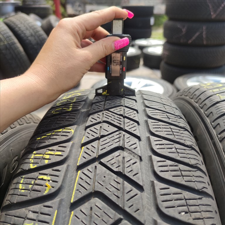 225/65 R17 Pirelli téli gumi 40000ft a 4db/157/ 2. kép