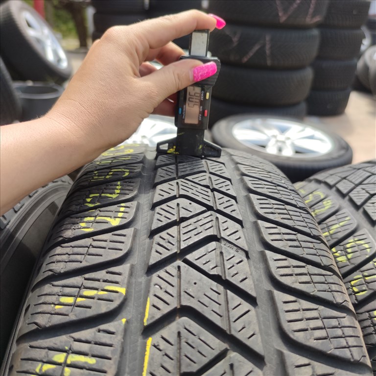 225/65 R17 Pirelli téli gumi 40000ft a 4db/157/ 3. kép