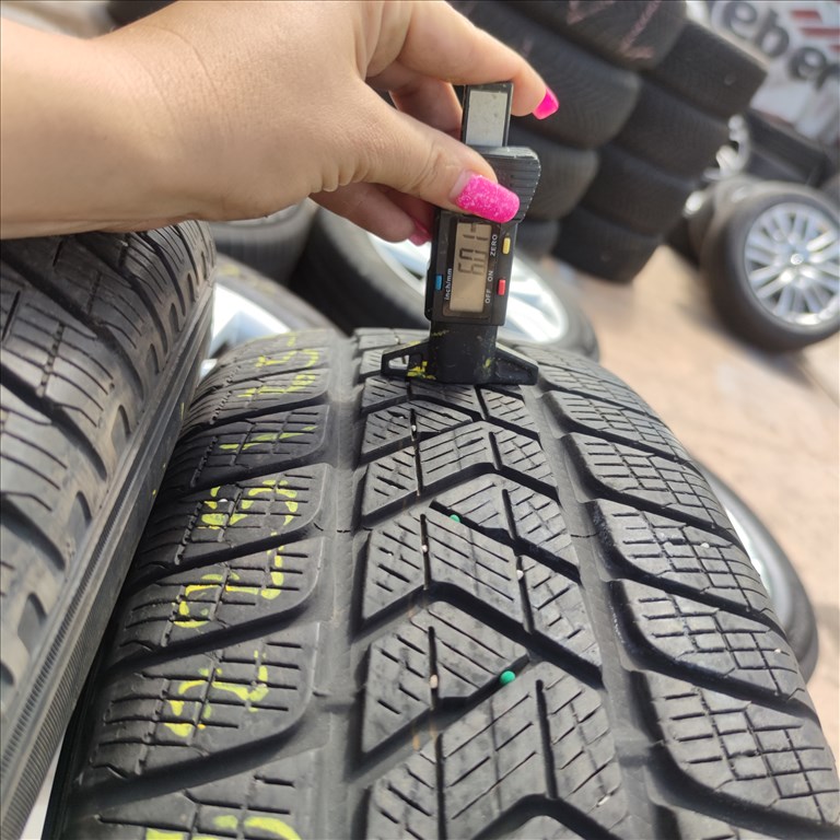 225/65 R17 Pirelli téli gumi 40000ft a 4db/157/ 4. kép