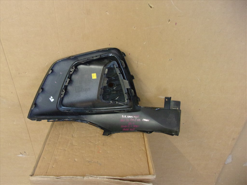 AUDI A3 8Y4 jobb első lökhárító betét 2024- 5. kép