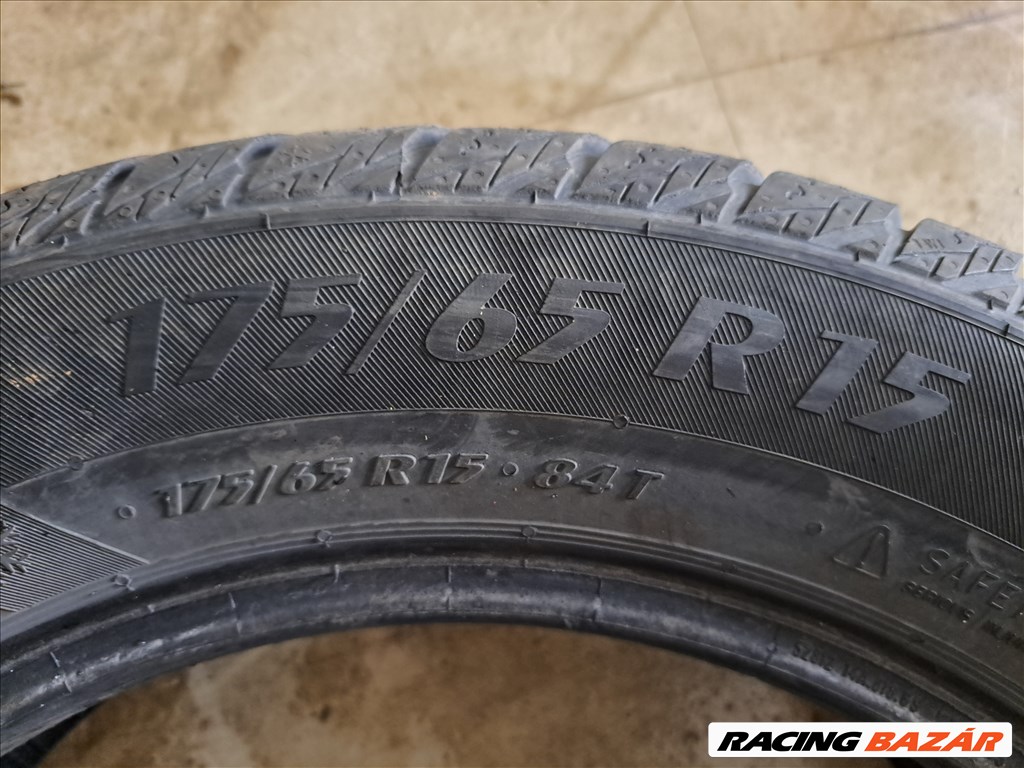 4db 175/65 R15 Matador Sibir Snow MP54 Téli gumi eladó!!! ára! 6500Ft/db Állapota: 6mm minta 7. kép