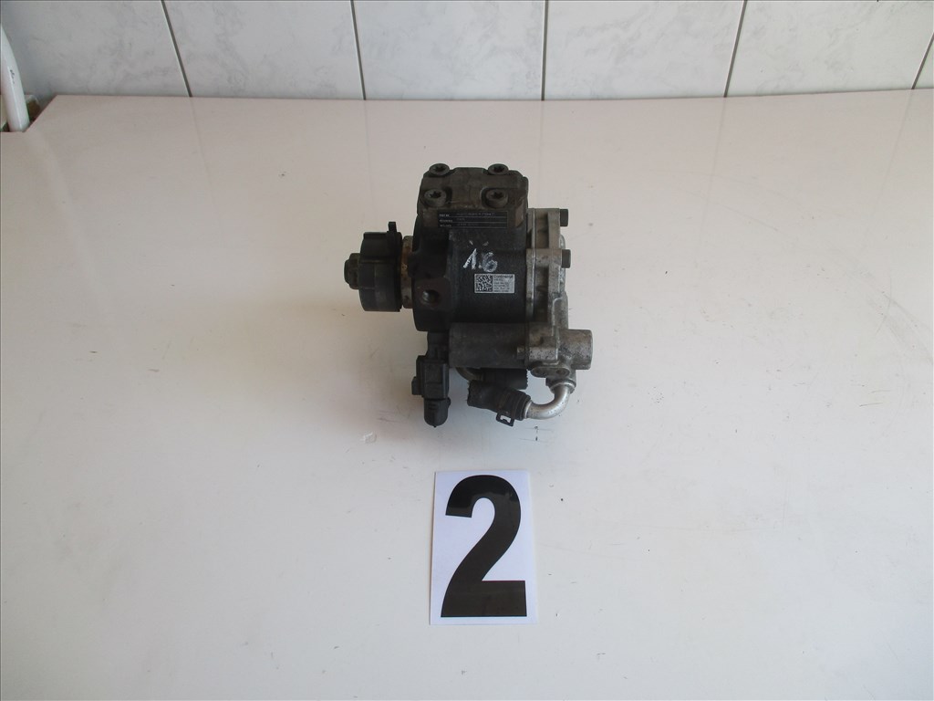 Volkswagen Passat B6 VW Passat B6 3C Nagynyomású szivattyú CAY 1.6CRTDI 03l130755e 1. kép