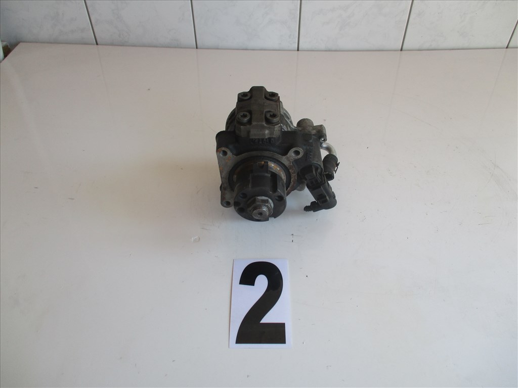 Volkswagen Passat B6 VW Passat B6 3C Nagynyomású szivattyú CAY 1.6CRTDI 03l130755e 3. kép