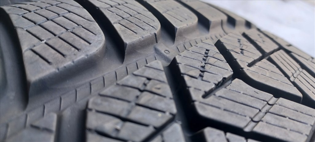 Defekttűrő Pirelli Scorpion MOE 235/55 R19 téli gumik 4db 2. kép