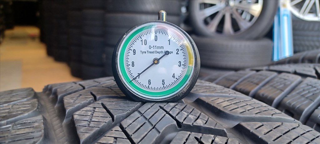 Defekttűrő Pirelli Scorpion MOE 235/55 R19 téli gumik 4db 4. kép