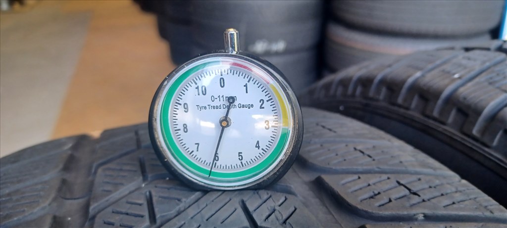 Defekttűrő Pirelli Scorpion MOE 235/55 R19 téli gumik 4db 5. kép