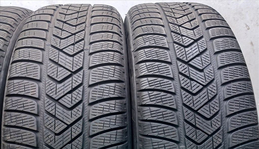 Defekttűrő Pirelli Scorpion MOE 235/55 R19 téli gumik 4db 7. kép