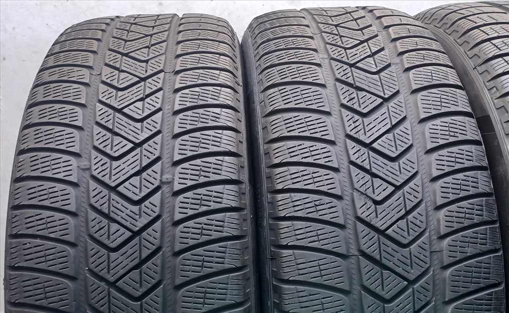 Defekttűrő Pirelli Scorpion MOE 235/55 R19 téli gumik 4db 9. kép