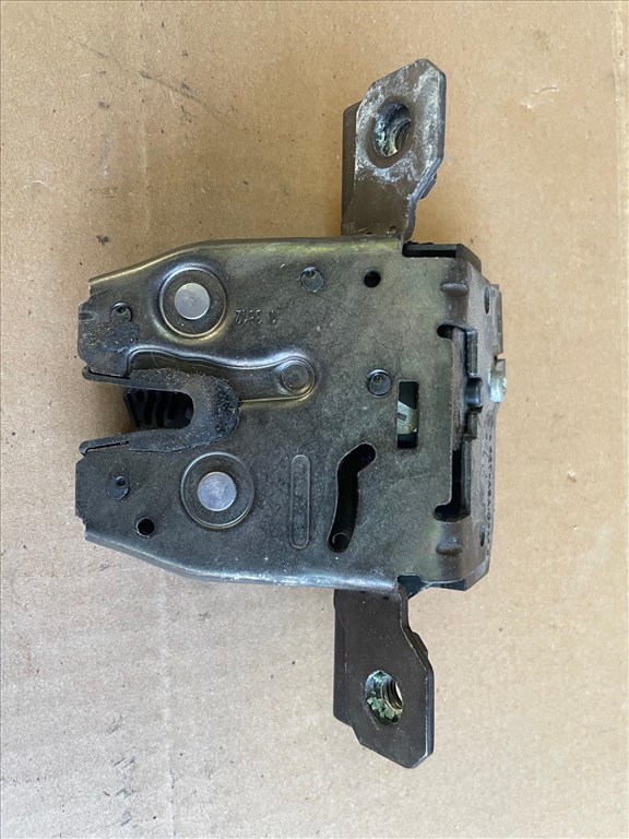 Opel Astra J Ablakemelő mechanika / Ablakemelő motor  / Ajtó zár / Csomagtér zár  6. kép