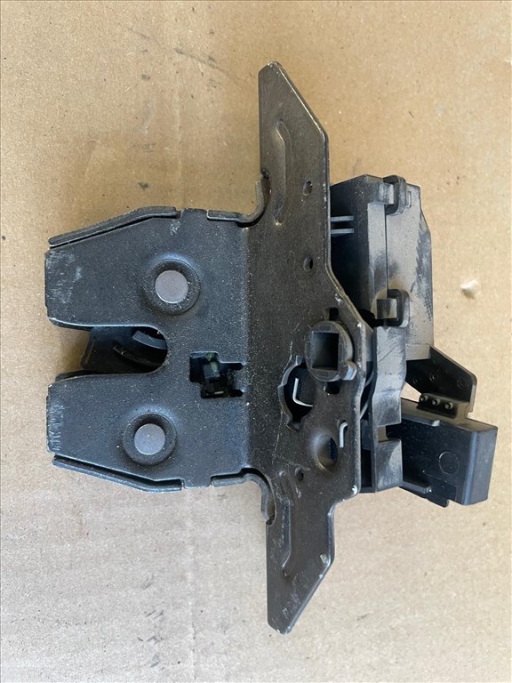 Opel Astra J Ablakemelő mechanika / Ablakemelő motor  / Ajtó zár / Csomagtér zár  7. kép