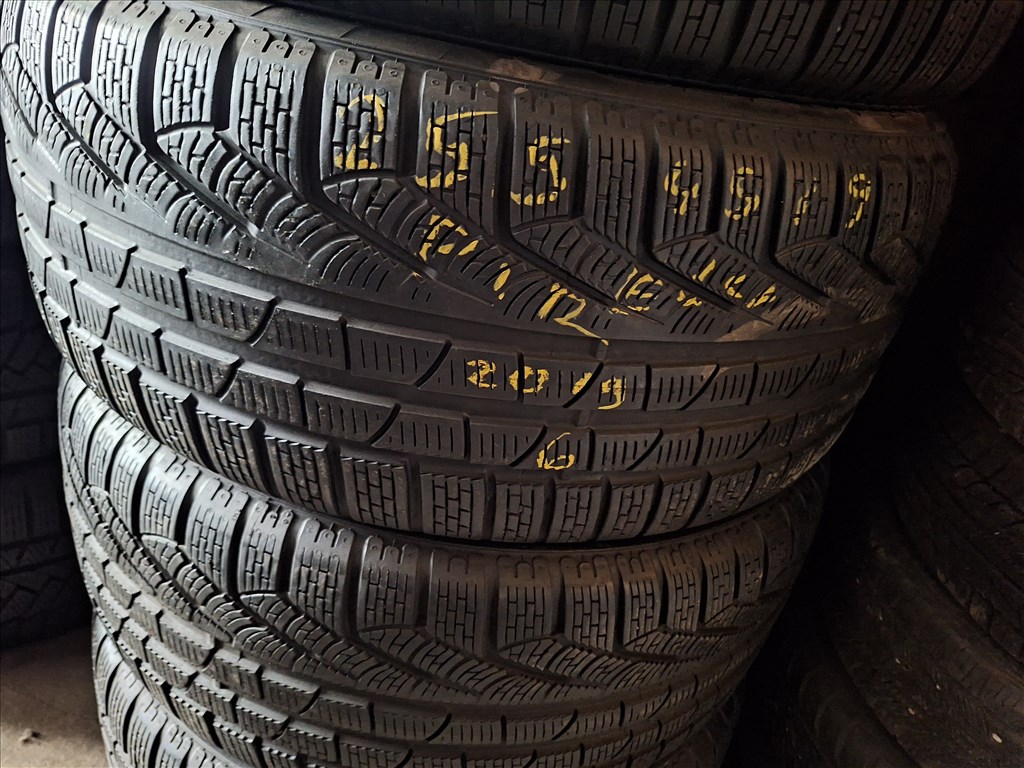  255/45/19"  Pirelli téli gumi  1. kép