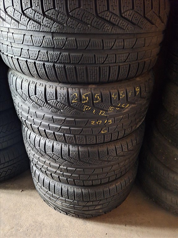  255/45/19"  Pirelli téli gumi  2. kép