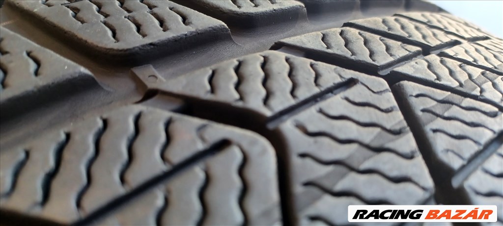 Defekttűrő Pirelli Sottozero3 Winter 245/45 R18 téli gumik 2db 2. kép
