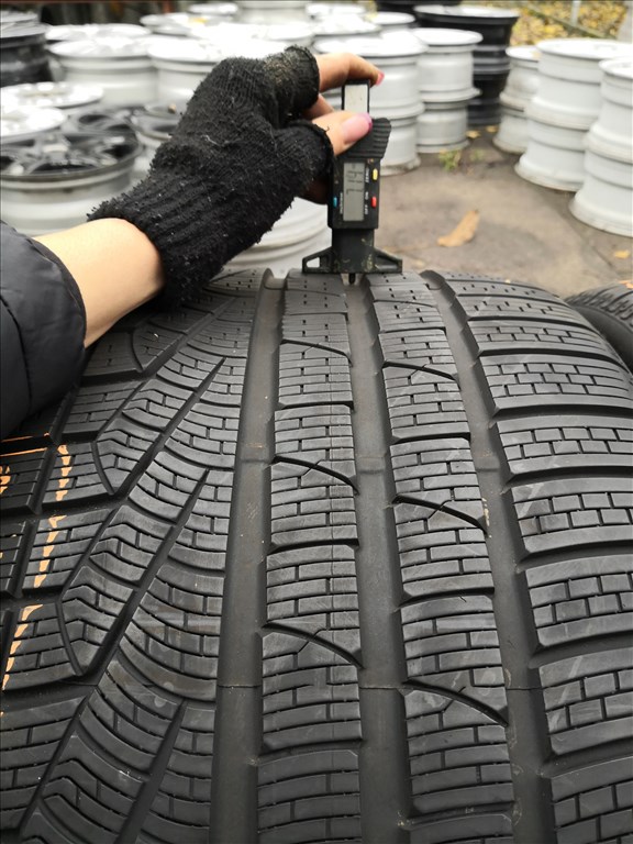 235/35 R19 és 295/30 R19 Pirelli téli gumi 50000ft a 4db/140/ 2. kép