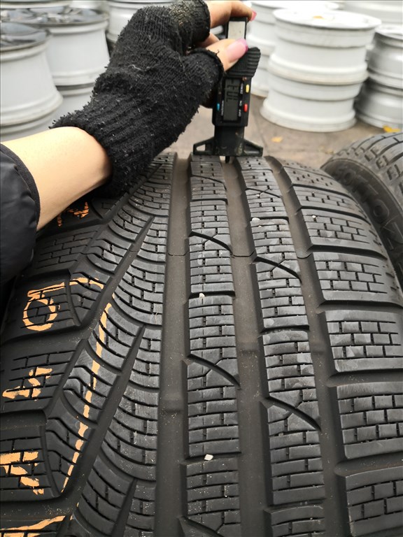 235/35 R19 és 295/30 R19 Pirelli téli gumi 50000ft a 4db/140/ 4. kép