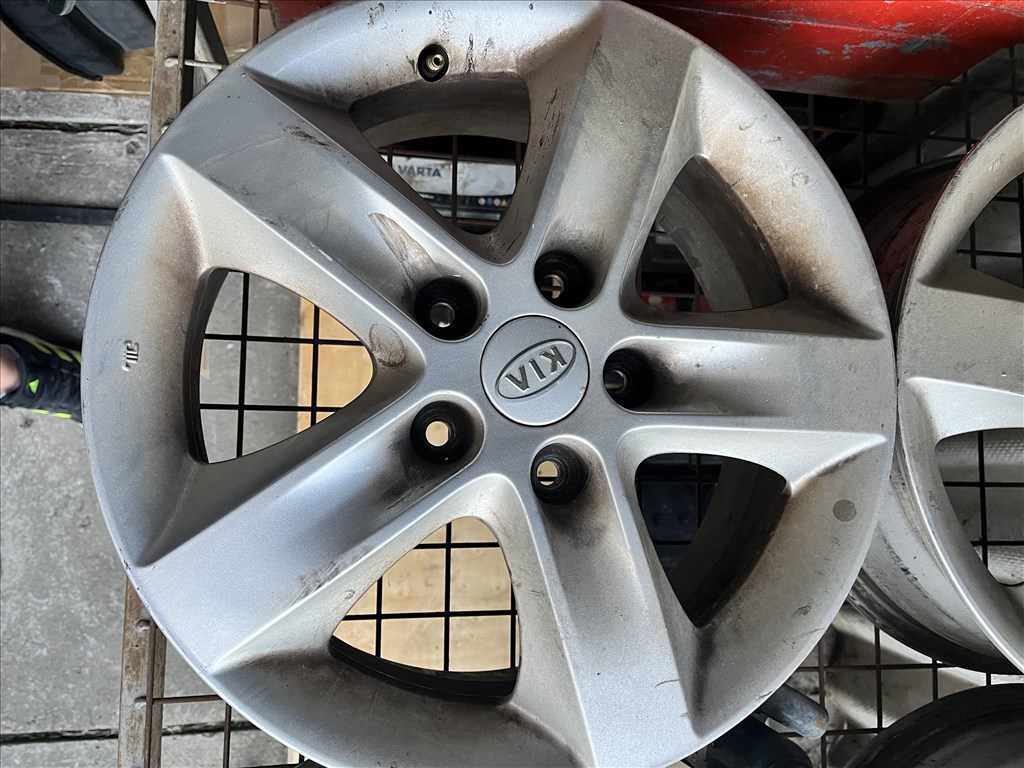  5x114.3 lyukosztású 6JJ 16" használt (gyári felni) alufelni 1. kép