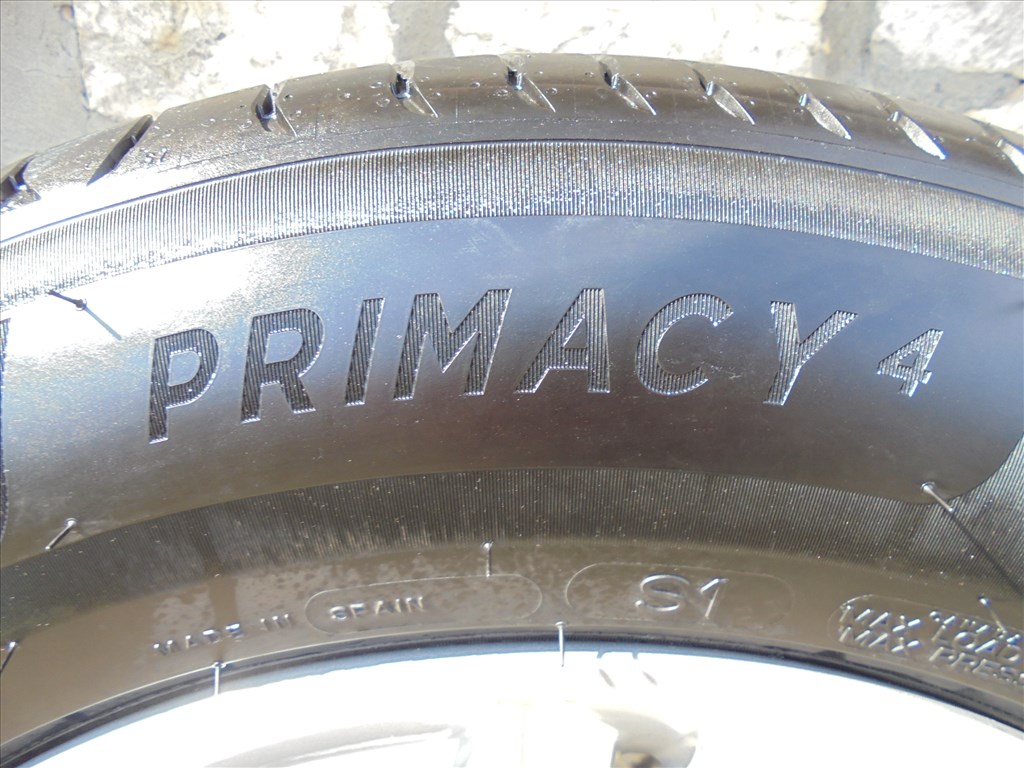 215/65 R 17" újszerű Michelin nyári gumi eladó 1. kép