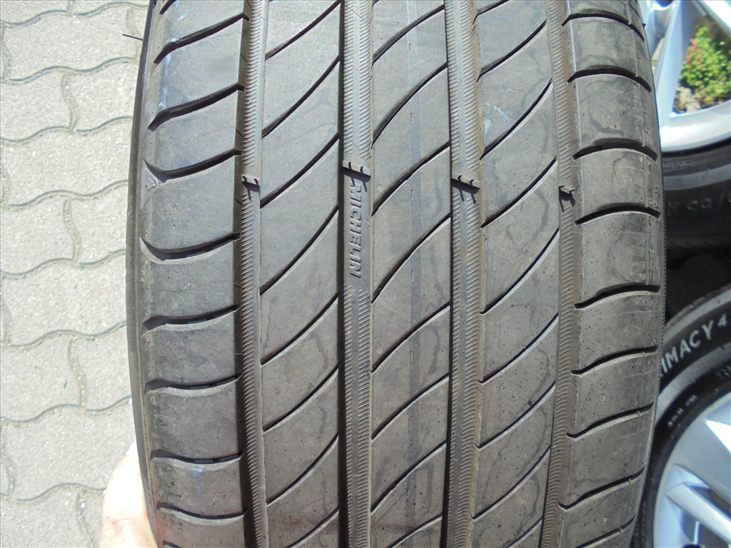 215/65 R 17" újszerű Michelin nyári gumi eladó 4. kép