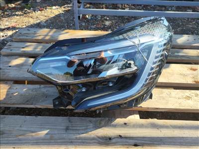 Renault Captur II bal első fényszóró lámpa sérült 260608476r