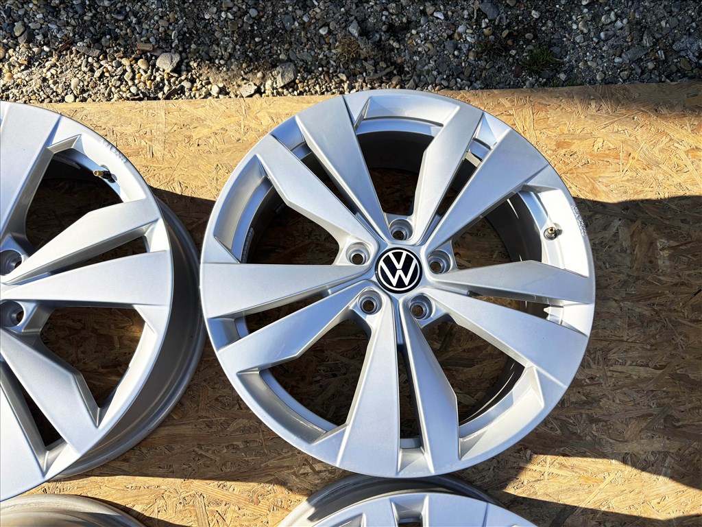 VW 18" 5x112 gyári Új alufelni eladó 18 coll Golf Jetta Caddy ID3 4. kép